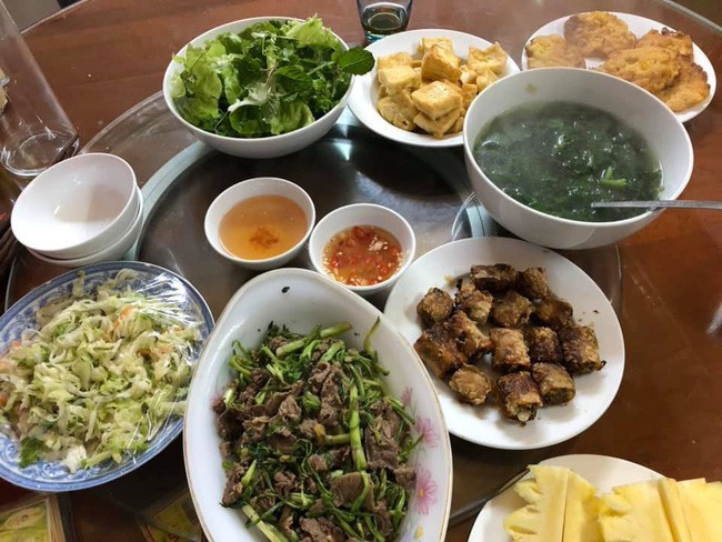 Hì hụi làm mâm cơm cúng cả sáng vẫn bị mẹ chồng mắng, chị em nhìn cái biết sai ngay vì thiếu món quan trọng