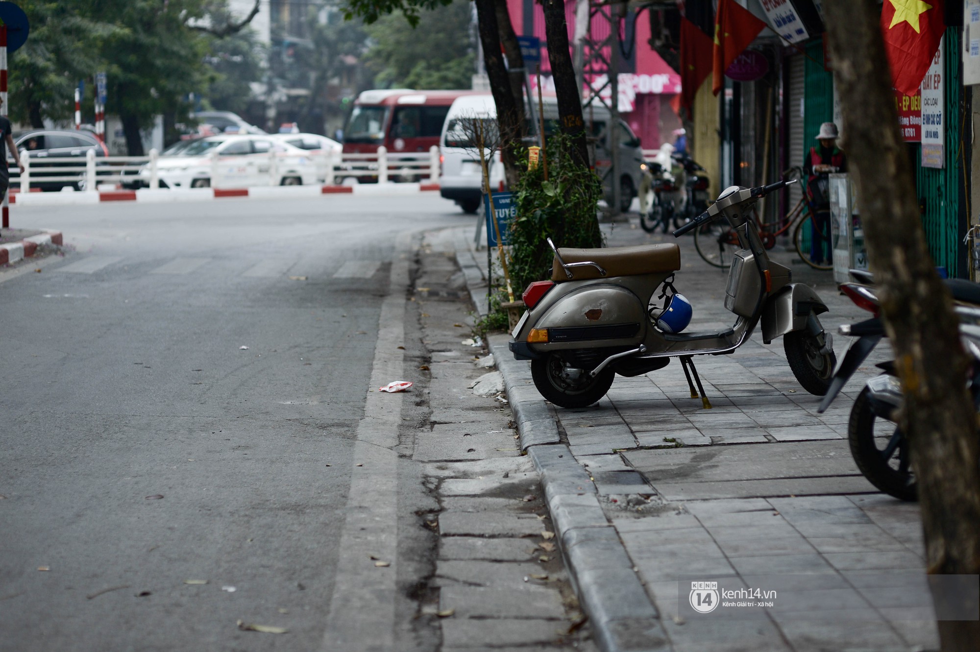 Có một Hà Nội sáng 30 Tết vắng lặng, an nhiên và rất... Hà Nội!