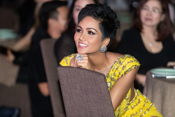 HHen Niê trượt Top 5 Hoa hậu của các hoa hậu, fan tiếc nuối giấc mơ cú đúp danh hiệu vàng