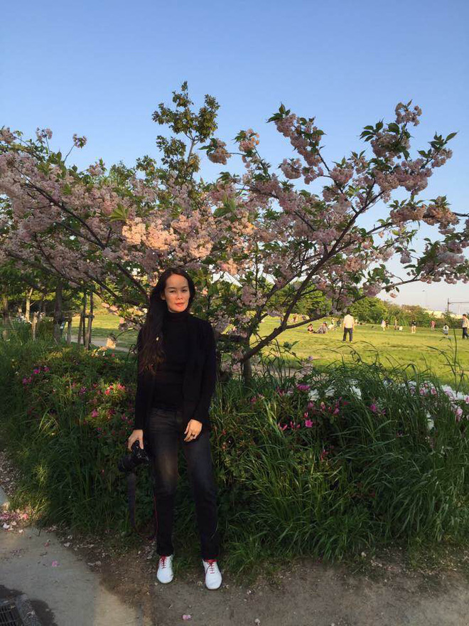 Nữ Việt Kiều bị giật túi xách lúc chụp ảnh ở Sài Gòn: Trong túi có 2.000 đô Singapore và 5 thẻ tín dụng, treo thưởng 10 triệu đồng cho ai tìm lại được Nữ Việt Kiều bị giật túi xách lúc chụp ảnh ở Sài Gòn: Trong túi có 2.000 đô Singapore và 5 thẻ tín dụng, treo thưởng 10 triệu đồng cho ai tìm lại được