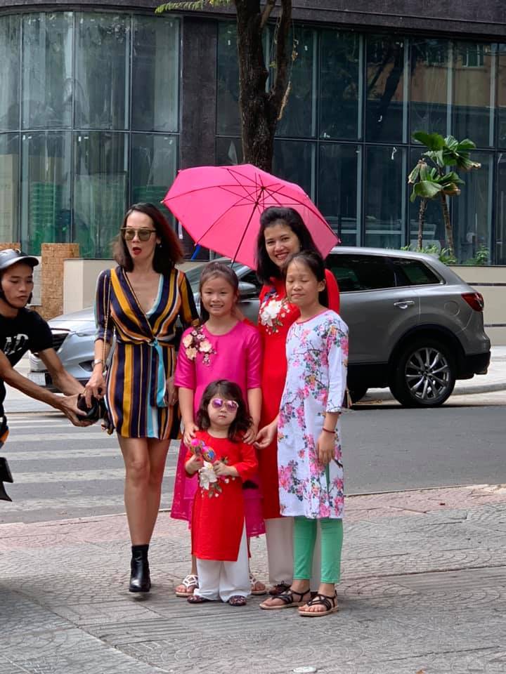 Nữ Việt Kiều bị giật túi xách lúc chụp ảnh ở Sài Gòn: Trong túi có 2.000 đô Singapore và 5 thẻ tín dụng, treo thưởng 10 triệu đồng cho ai tìm lại được