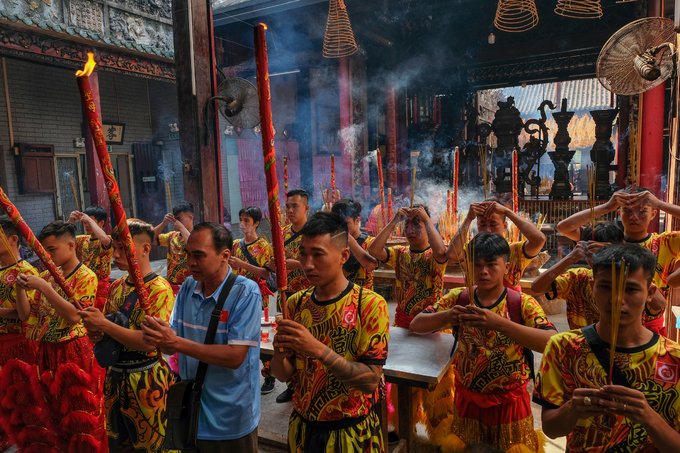 Hàng chục đoàn lân sư rồng xin lộc cầu may ở Sài Gòn