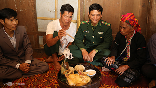 Niềm vui được nhập quốc tịch của bản người Vân Kiều