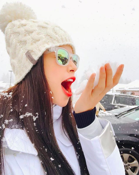 Phạm Hương tự tin khoe ảnh cận mặt mà fan hâm mộ chỉ nhất quyết réo gọi: Chị ơi về quê ăn Tết