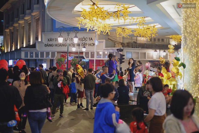 Pháo hoa rợp trời đêm giao thừa, cả nước hân hoan chào đón năm mới Kỷ Hợi 2019