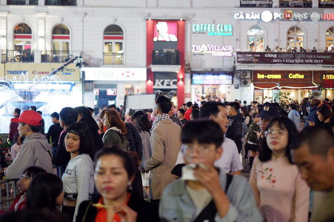 Pháo hoa rợp trời đêm giao thừa, cả nước hân hoan chào đón năm mới Kỷ Hợi 2019