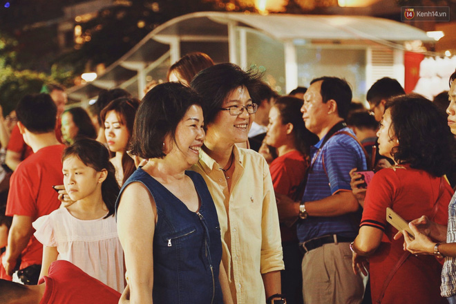 Pháo hoa rợp trời đêm giao thừa, cả nước hân hoan chào đón năm mới Kỷ Hợi 2019