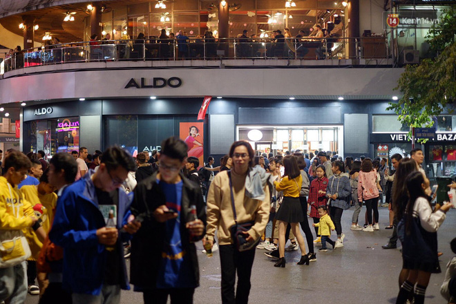 Pháo hoa rợp trời đêm giao thừa, cả nước hân hoan chào đón năm mới Kỷ Hợi 2019