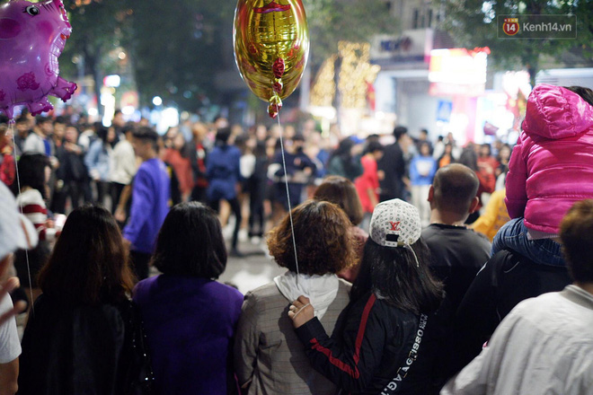 Pháo hoa rợp trời đêm giao thừa, cả nước hân hoan chào đón năm mới Kỷ Hợi 2019