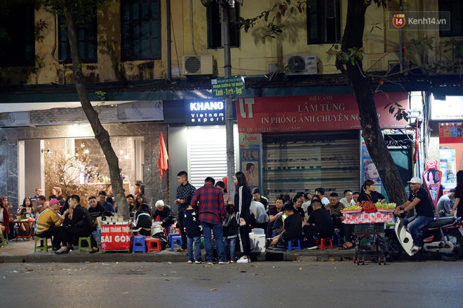 Pháo hoa rợp trời đêm giao thừa, cả nước hân hoan chào đón năm mới Kỷ Hợi 2019