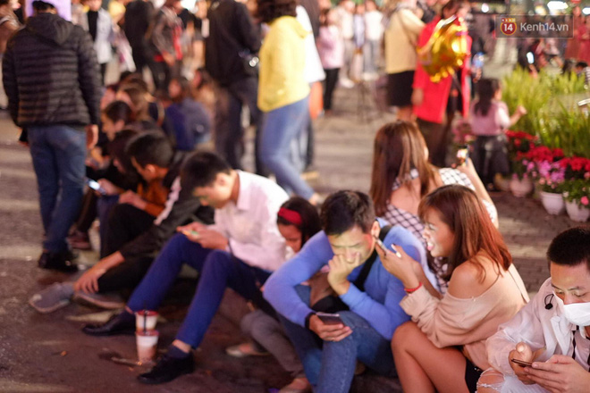 Pháo hoa rợp trời đêm giao thừa, cả nước hân hoan chào đón năm mới Kỷ Hợi 2019