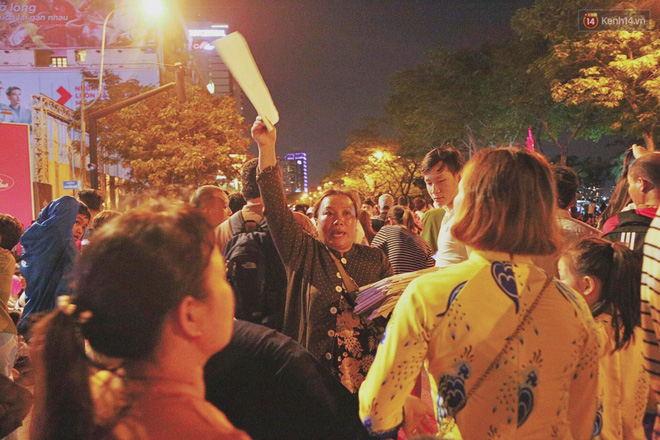 Pháo hoa rợp trời đêm giao thừa, cả nước hân hoan chào đón năm mới Kỷ Hợi 2019