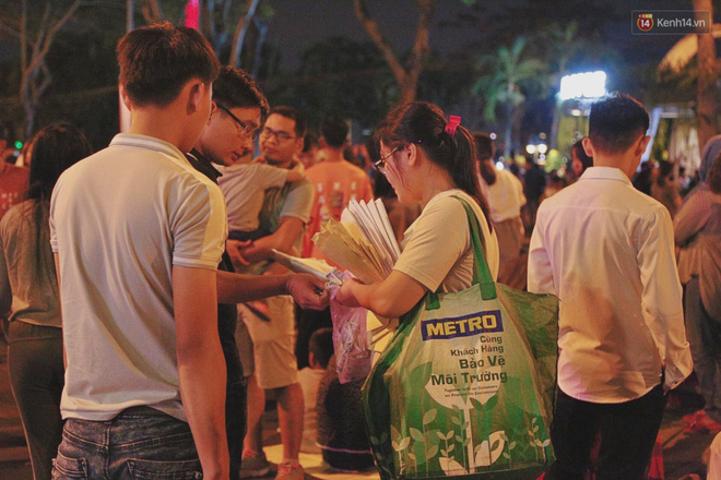 Pháo hoa rợp trời đêm giao thừa, cả nước hân hoan chào đón năm mới Kỷ Hợi 2019