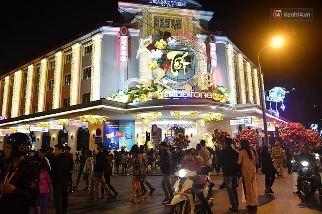 Pháo hoa rợp trời đêm giao thừa, cả nước hân hoan chào đón năm mới Kỷ Hợi 2019