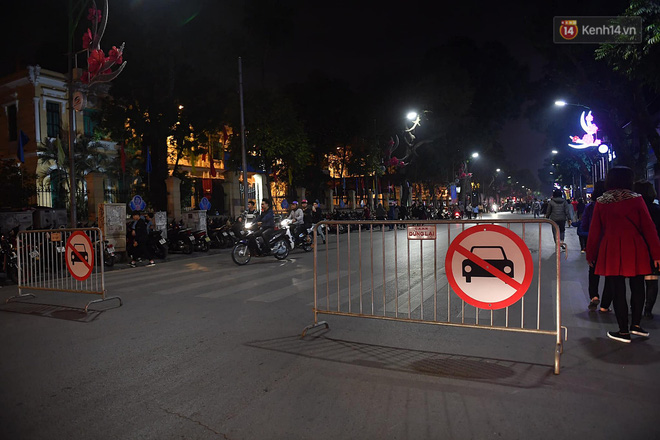 Pháo hoa rợp trời đêm giao thừa, cả nước hân hoan chào đón năm mới Kỷ Hợi 2019