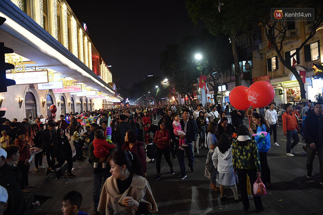 Pháo hoa rợp trời đêm giao thừa, cả nước hân hoan chào đón năm mới Kỷ Hợi 2019