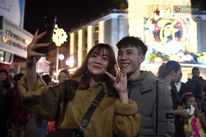 Pháo hoa rợp trời đêm giao thừa, cả nước hân hoan chào đón năm mới Kỷ Hợi 2019