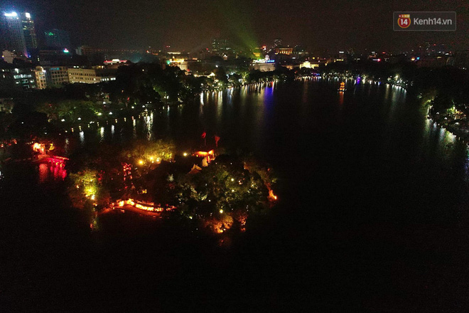 Pháo hoa rợp trời đêm giao thừa, cả nước hân hoan chào đón năm mới Kỷ Hợi 2019