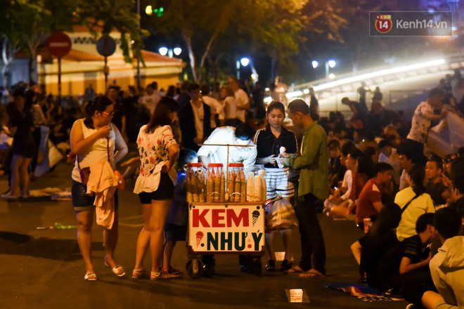 Pháo hoa rợp trời đêm giao thừa, cả nước hân hoan chào đón năm mới Kỷ Hợi 2019