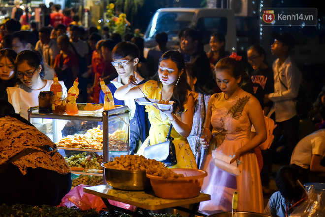 Pháo hoa rợp trời đêm giao thừa, cả nước hân hoan chào đón năm mới Kỷ Hợi 2019