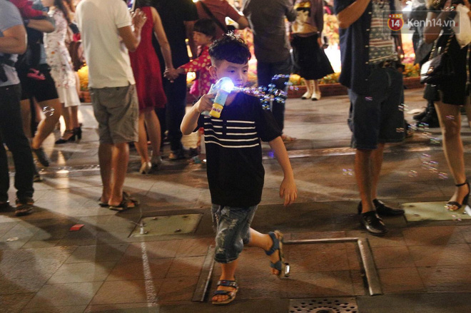 Pháo hoa rợp trời đêm giao thừa, cả nước hân hoan chào đón năm mới Kỷ Hợi 2019