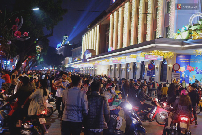 Pháo hoa rợp trời đêm giao thừa, cả nước hân hoan chào đón năm mới Kỷ Hợi 2019