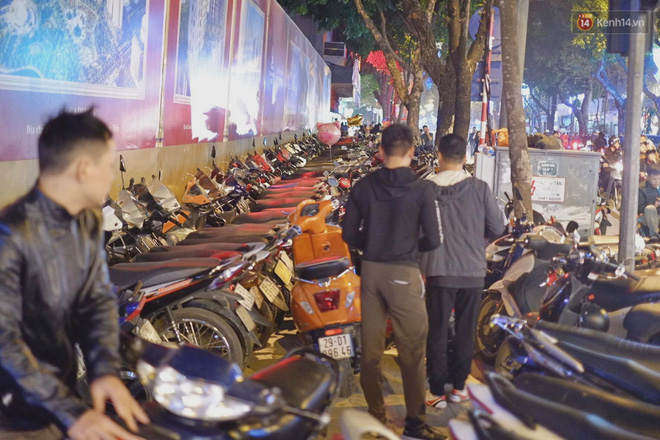 Pháo hoa rợp trời đêm giao thừa, cả nước hân hoan chào đón năm mới Kỷ Hợi 2019