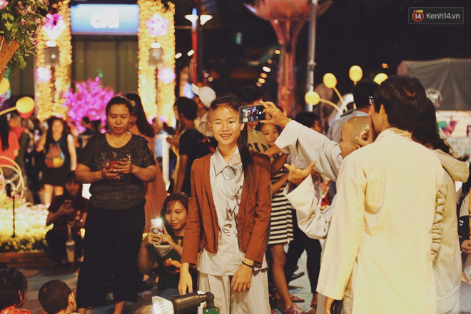 Pháo hoa rợp trời đêm giao thừa, cả nước hân hoan chào đón năm mới Kỷ Hợi 2019