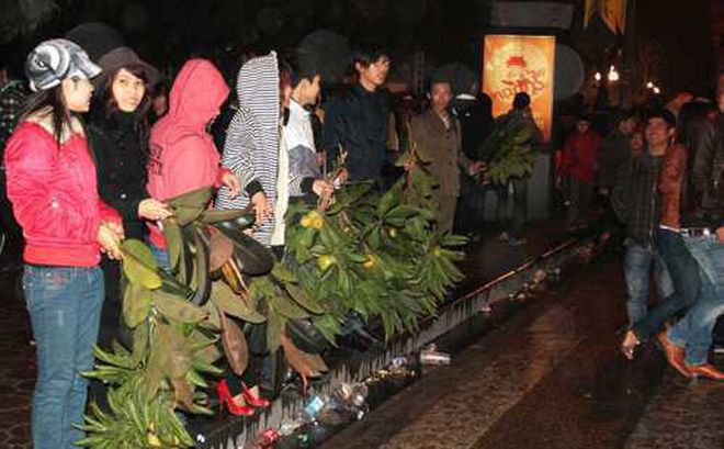 Hái lộc Giao thừa và đầu xuân thế nào cho đúng để rước tài lộc về nhà?