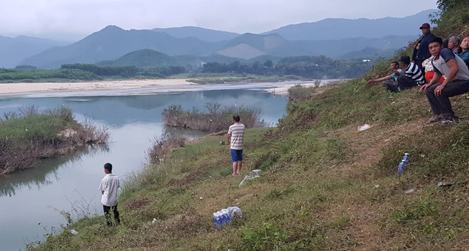 Cưỡng hiếp bất thành, nam thanh niên ném cô gái tâm thần xuống sông