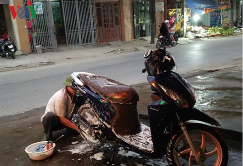 Tết: Nhiều dịch vụ quá tải, giá tăng gấp đôi vẫn phải từ chối khách