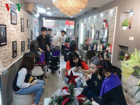 Tết: Nhiều dịch vụ quá tải, giá tăng gấp đôi vẫn phải từ chối khách