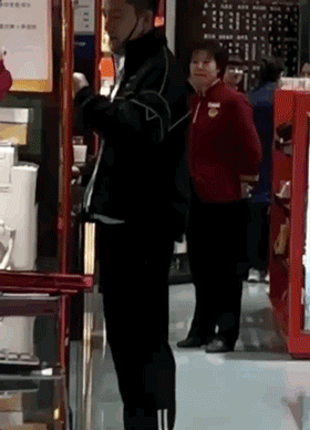 Ngỡ tưởng đã tái hợp với Lý Tiểu Lộ, Giả Nãi Lượng vẫn lẻ loi một mình đi sắm đồ Tết