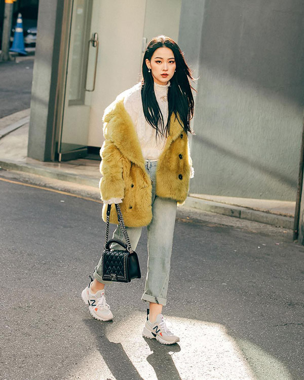 Street style giới trẻ Hàn tuần qua: nữ tính, cá tính, chất chơi chiêu nào cũng có và đều đẹp ngất ngây