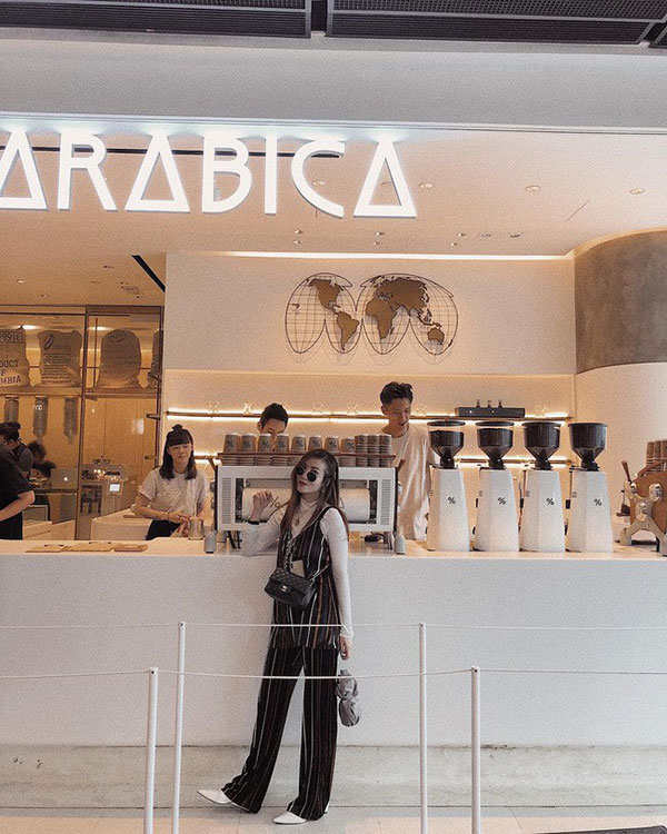 Street style cận Tết của sao Việt: Hà Hồ diện toàn màu chóe, Đàm Thu Trang cực giản dị trong bộ đồ sắc nâu