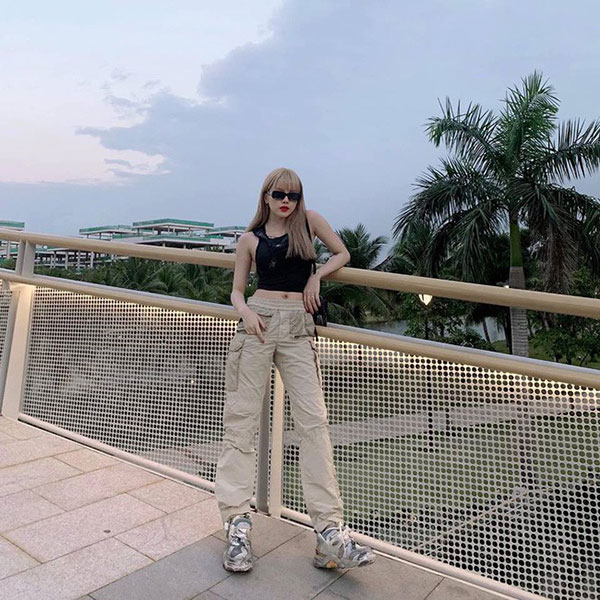 Street style cận Tết của sao Việt: Hà Hồ diện toàn màu chóe, Đàm Thu Trang cực giản dị trong bộ đồ sắc nâu