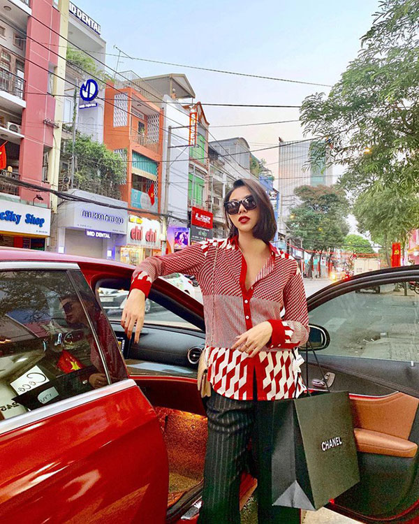 Street style cận Tết của sao Việt: Hà Hồ diện toàn màu chóe, Đàm Thu Trang cực giản dị trong bộ đồ sắc nâu