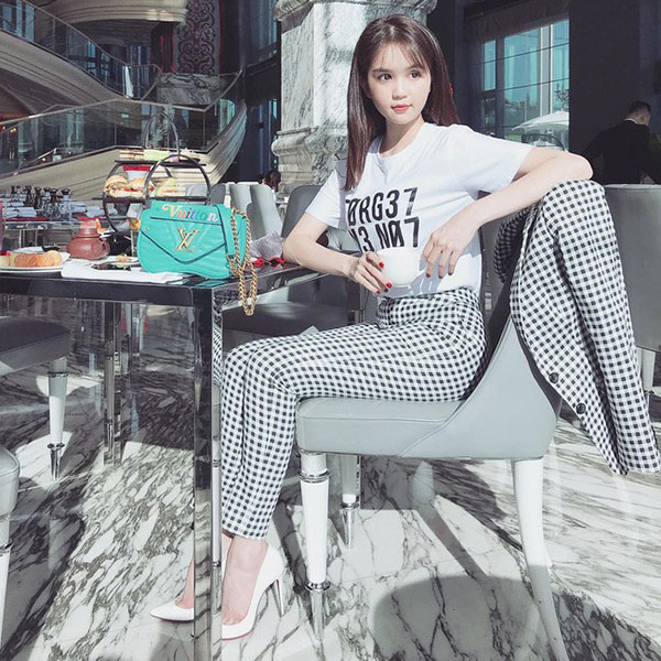 Street style cận Tết của sao Việt: Hà Hồ diện toàn màu chóe, Đàm Thu Trang cực giản dị trong bộ đồ sắc nâu