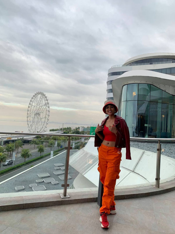 Street style cận Tết của sao Việt: Hà Hồ diện toàn màu chóe, Đàm Thu Trang cực giản dị trong bộ đồ sắc nâu