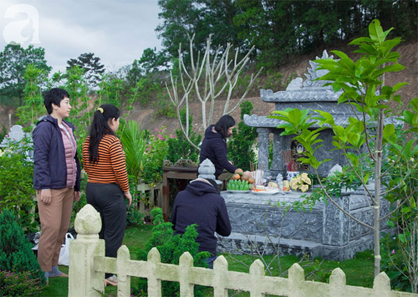 Người dân nô nức tảo mộ mời tổ tiên về đón Tết cùng gia đình ngày 30 Tết