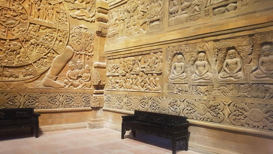 Đấu giá thiên thạch mặt trăng, đại gia xây chùa lớn nhất Việt Nam