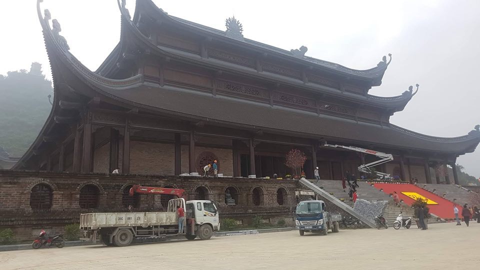 Đấu giá thiên thạch mặt trăng, đại gia xây chùa lớn nhất Việt Nam