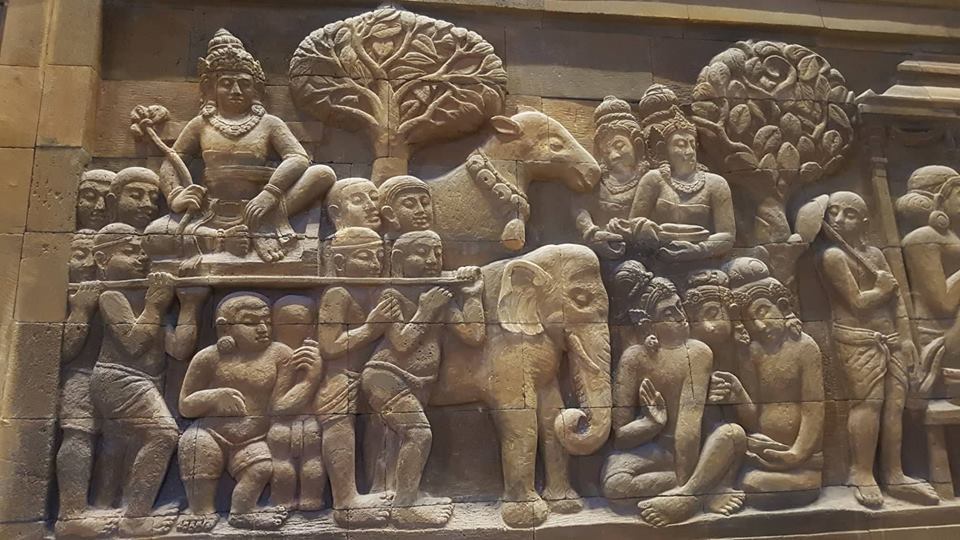 Đấu giá thiên thạch mặt trăng, đại gia xây chùa lớn nhất Việt Nam