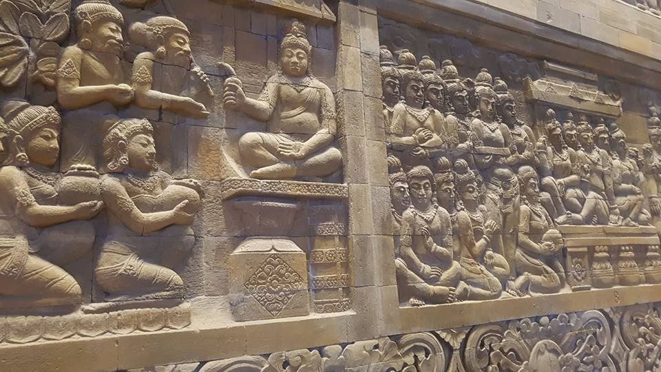 Đấu giá thiên thạch mặt trăng, đại gia xây chùa lớn nhất Việt Nam