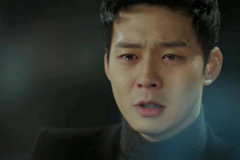 Hí hửng đưa hết thưởng Tết cho vợ, tôi sững người trước câu nói của con trai