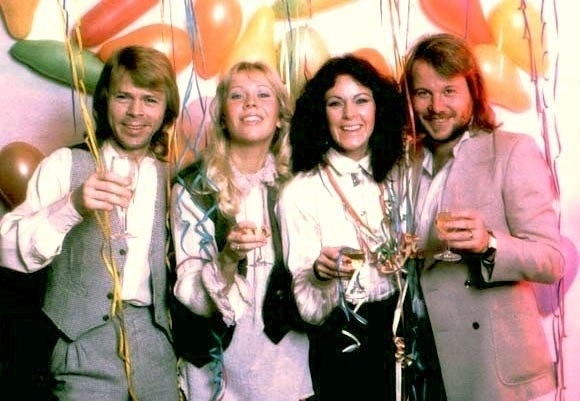 Những ca khúc nổi tiếng được nghe nhiều nhất dịp Tết