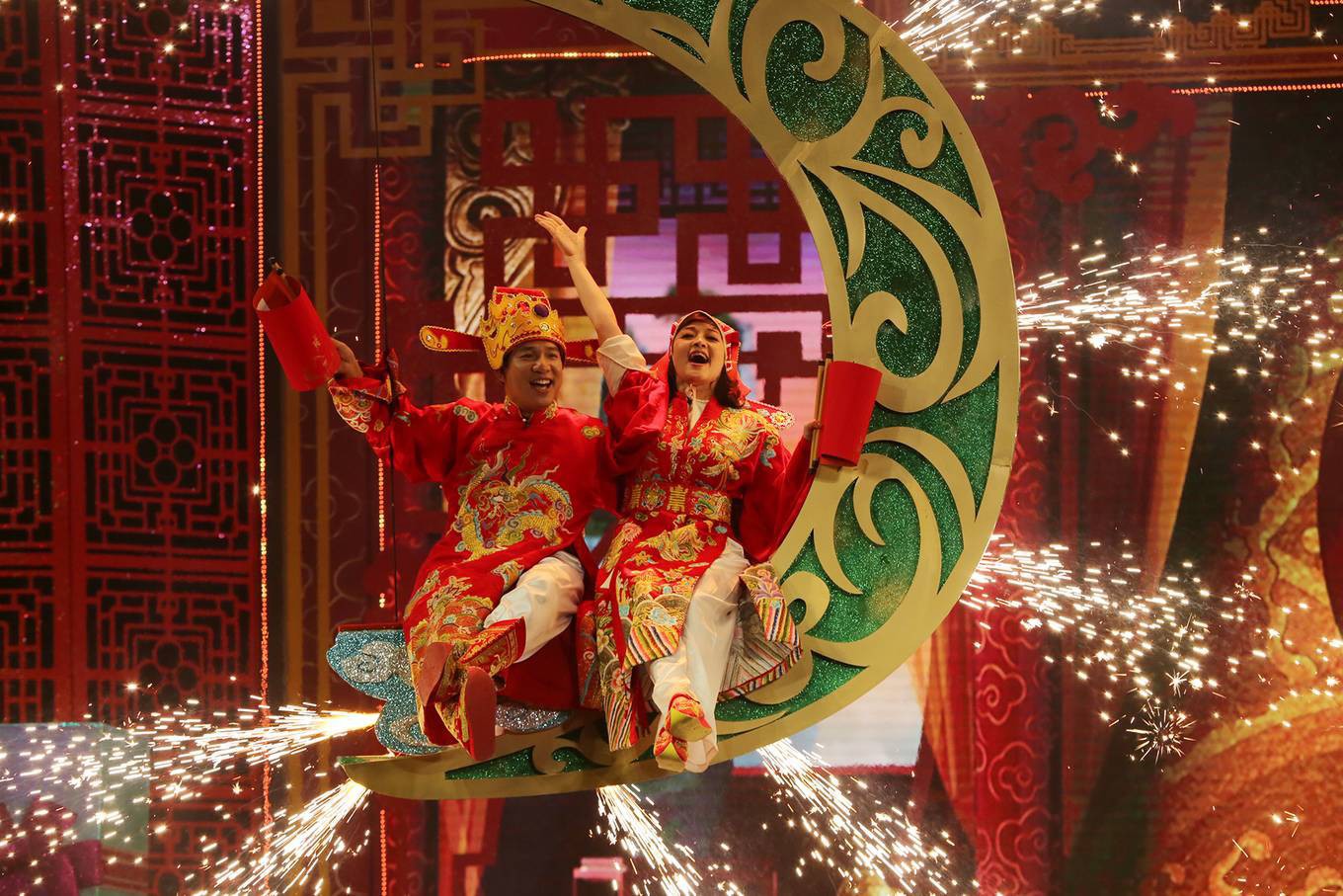 Táo Quân 2019: Từ Ngọc Hoàng đến các Táo duyên dáng châm biếm hàng loạt vấn đề nổi cộm của xã hội trong năm qua Táo Quân 2019: Từ Ngọc Hoàng đến các Táo duyên dáng châm biếm hàng loạt vấn đề nổi cộm của xã hội trong năm qua