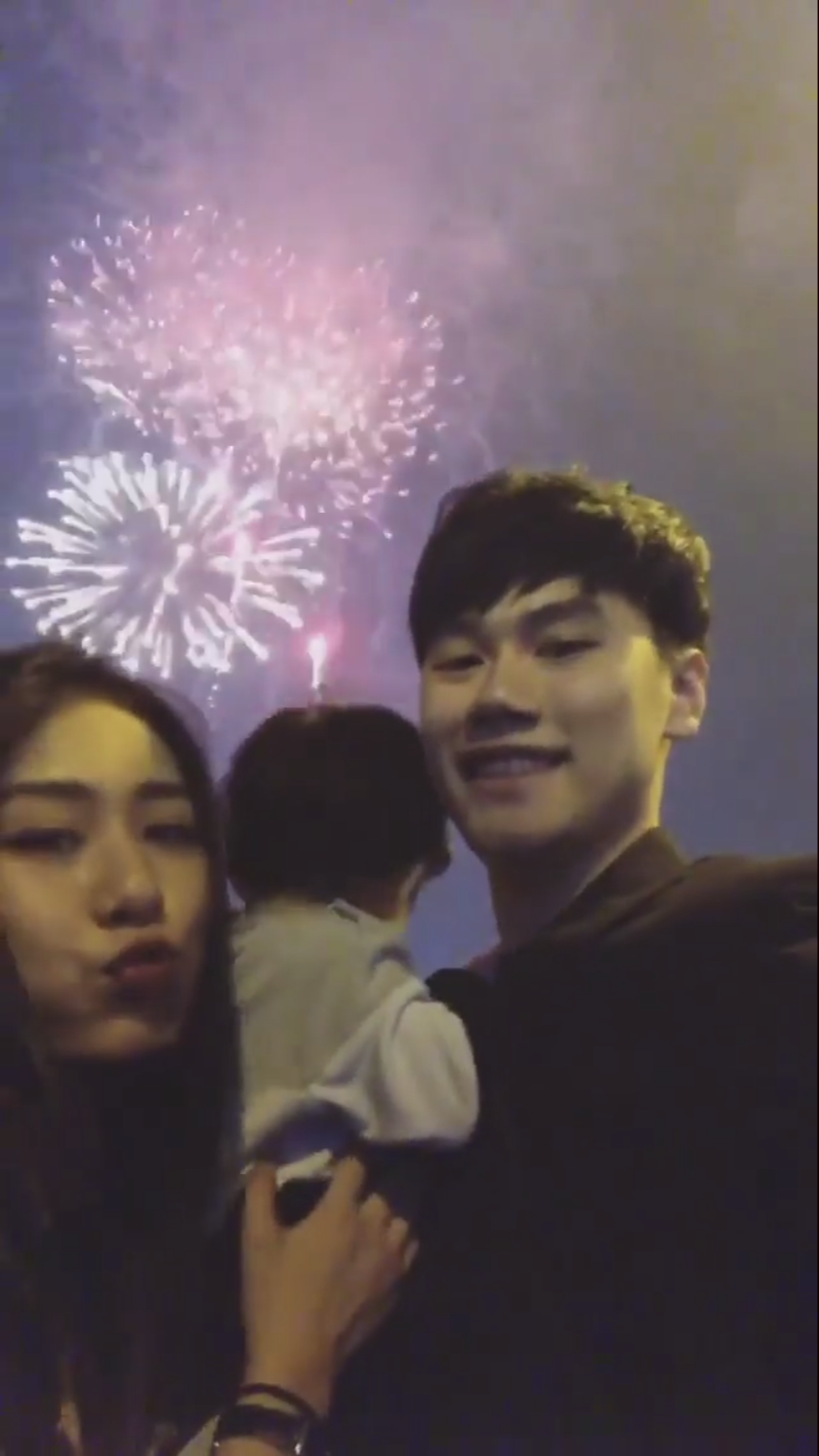Hotboy, hotgirl Việt háo hức chia sẻ những khoảnh khắc đầu tiên của năm 2019