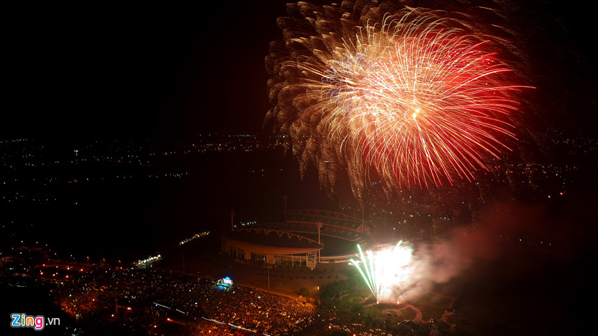 Pháo hoa chào năm mới khắp ba miền Bắc Trung Nam
