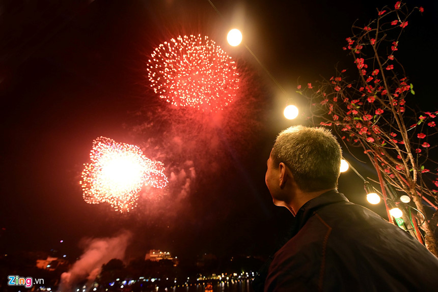 Pháo hoa chào năm mới khắp ba miền Bắc Trung Nam